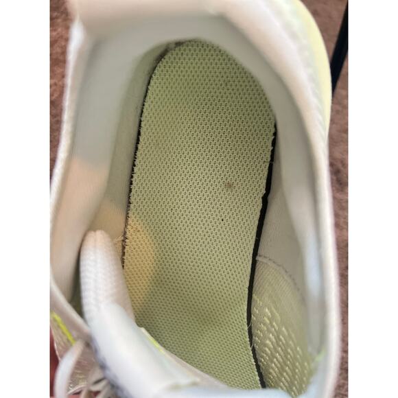 Nike Interact Run sneakers Womens pale green colorway Size 8.5 - Picture 3 of 13